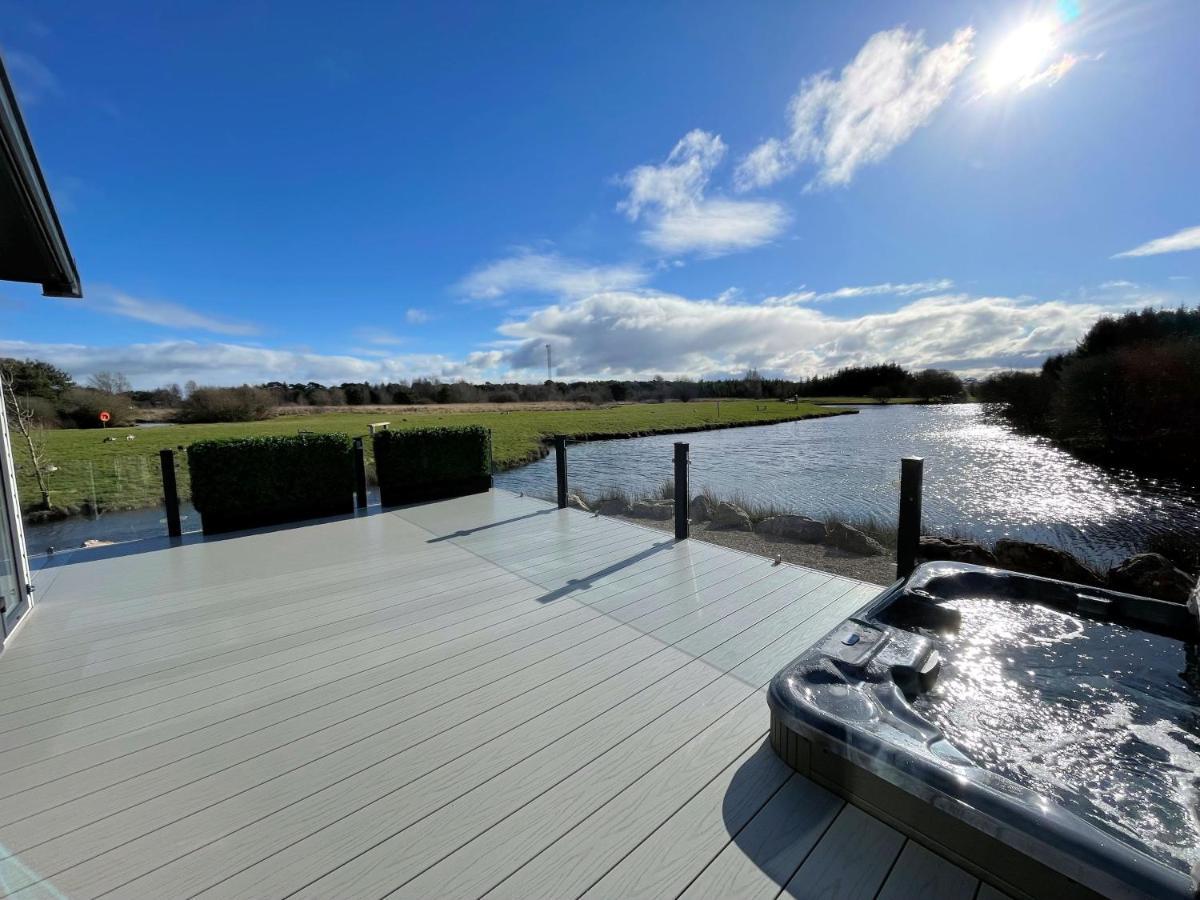 Luxury Lakeside Lodge With Htub Beautiful Views Annan Esterno foto