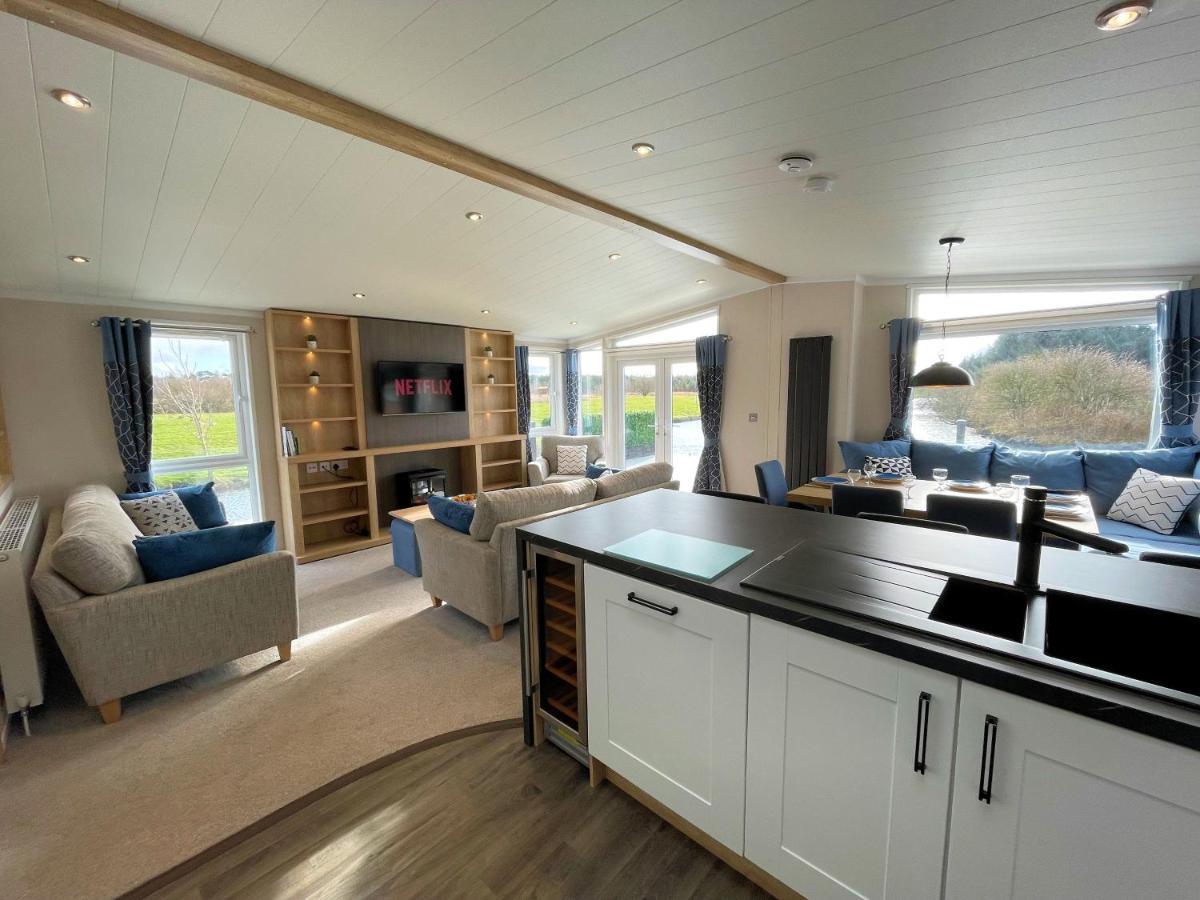 Luxury Lakeside Lodge With Htub Beautiful Views Annan Esterno foto