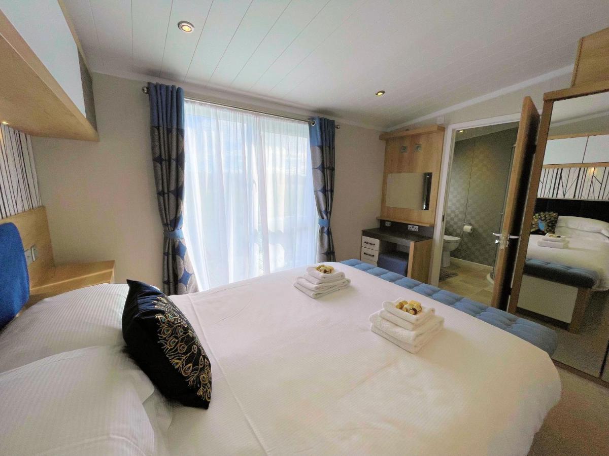 Luxury Lakeside Lodge With Htub Beautiful Views Annan Esterno foto